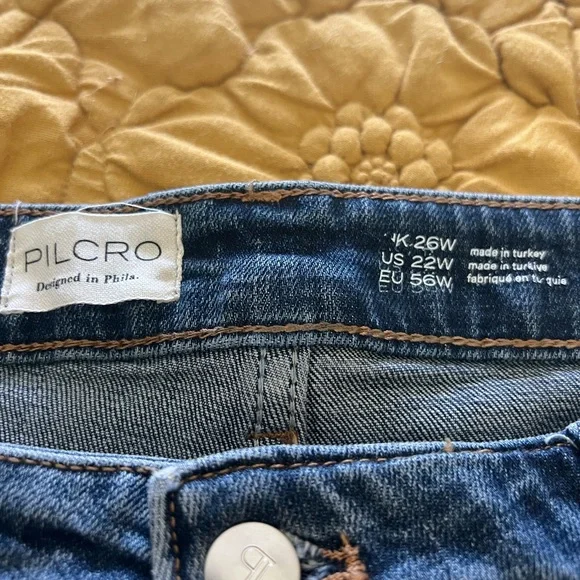 Pilcro Medium Denim Barrel Jeans with Camo patches - Picture 5 of 8